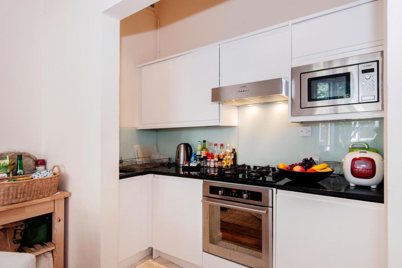 Bright Gratton Road Apartment Londra Exterior foto