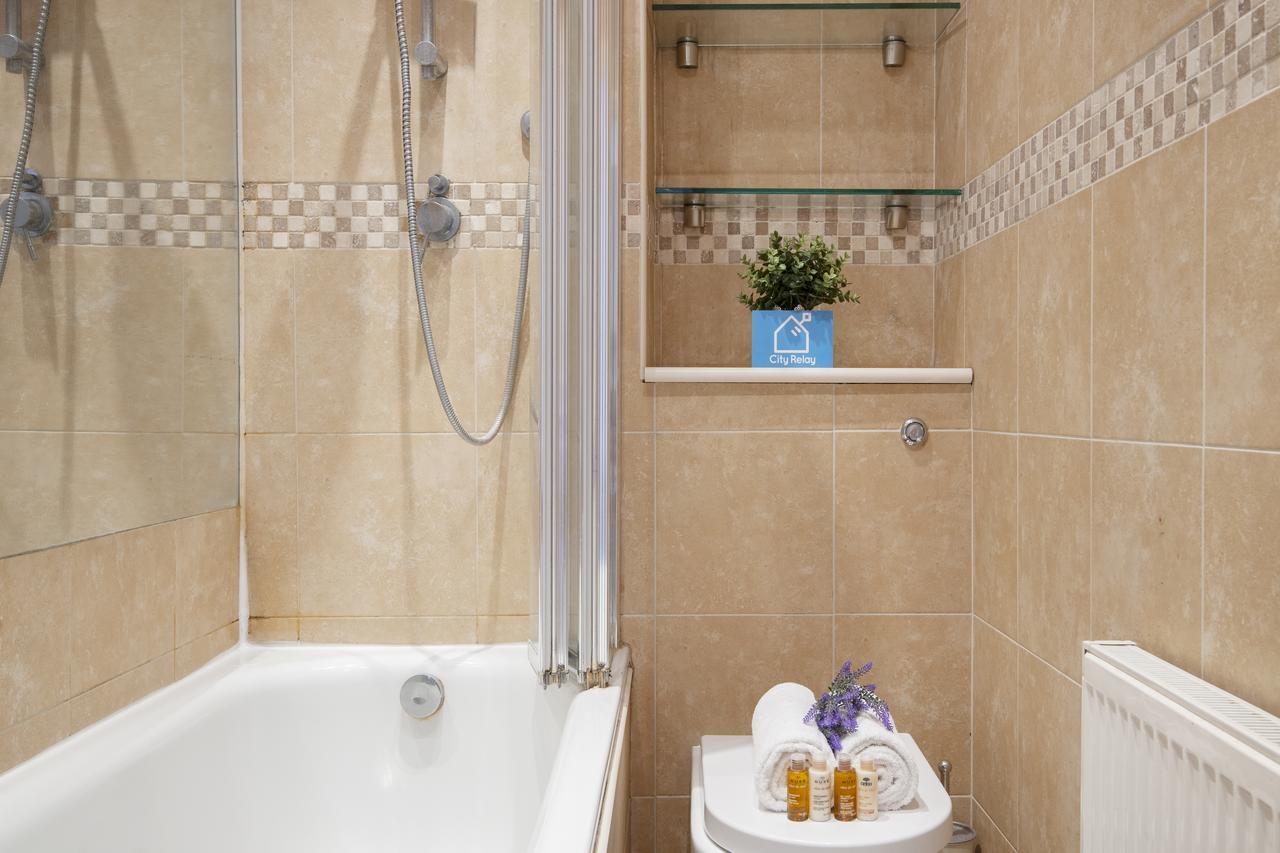 Bright Gratton Road Apartment Londra Exterior foto